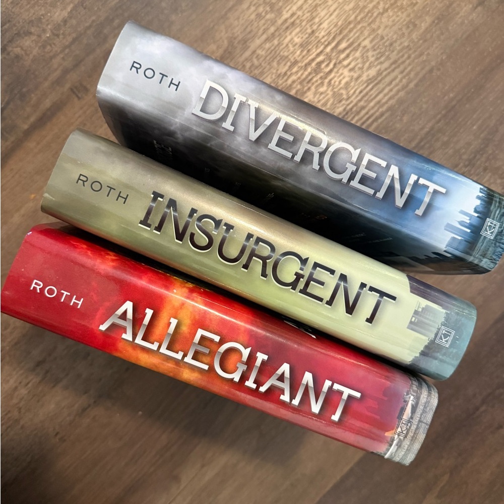 FREE SHIPPING. Trilogy Book Set - Divergent, Insurgent, Allegiant